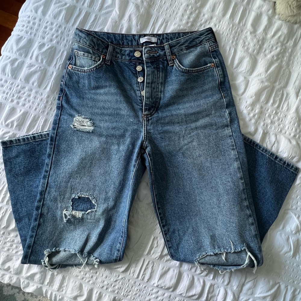 Forever 21 ripped knee jeans